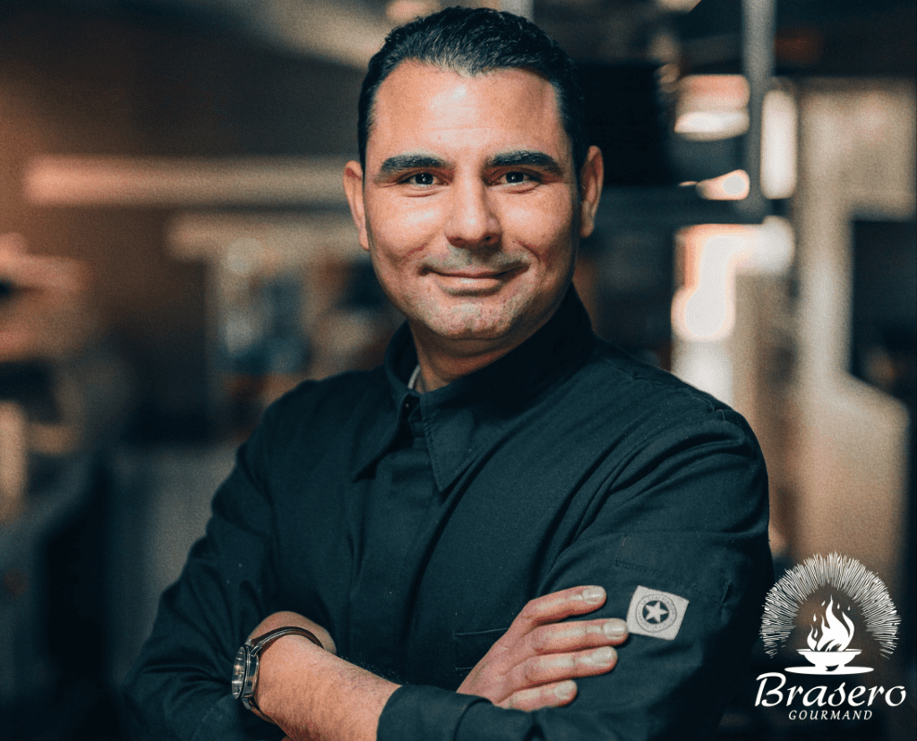 Le chef du brasero Gourmand dans ses cuisines